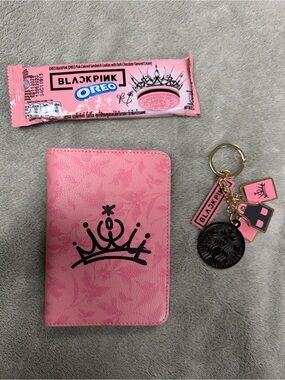 Blackpink x Starbucks passport holder + keychainwith BLACKPINK Oreo.